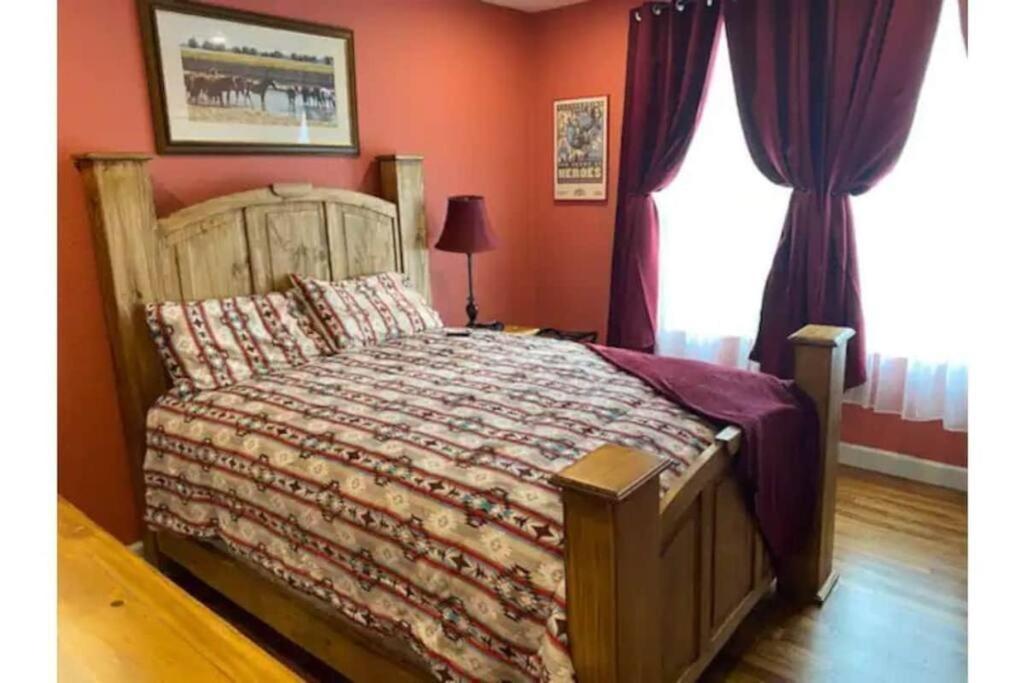 Stockyards!-1 Block Away ! Cowboy Cottage Sleeps 9 Fort Worth Exterior foto