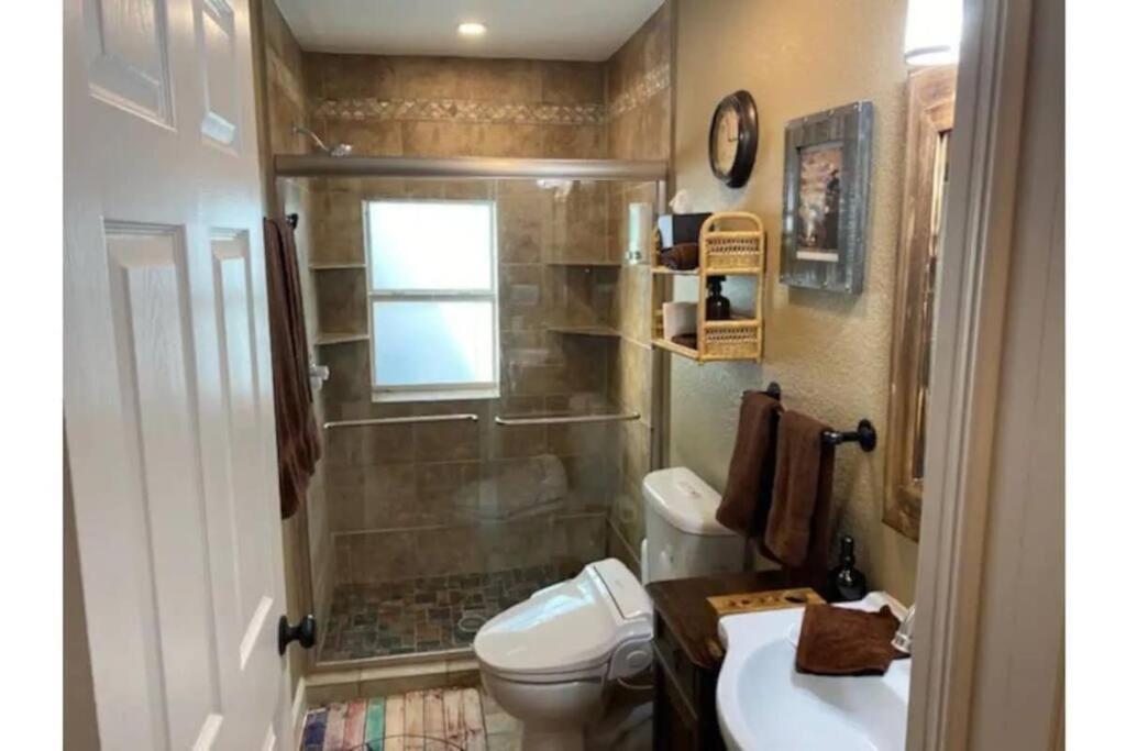 Stockyards!-1 Block Away ! Cowboy Cottage Sleeps 9 Fort Worth Exterior foto